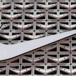 Nike hisseleri savaş ve indirimlerin etkisiyle düştü