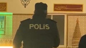 Osmaniye’de namaza giden ilçe emniyet müdürü müezzinlik yaptı