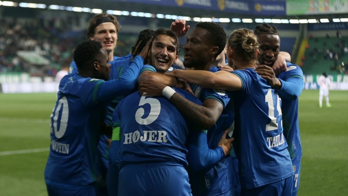 Rizespor erteleme maçında Samsunspor’u farklı geçti