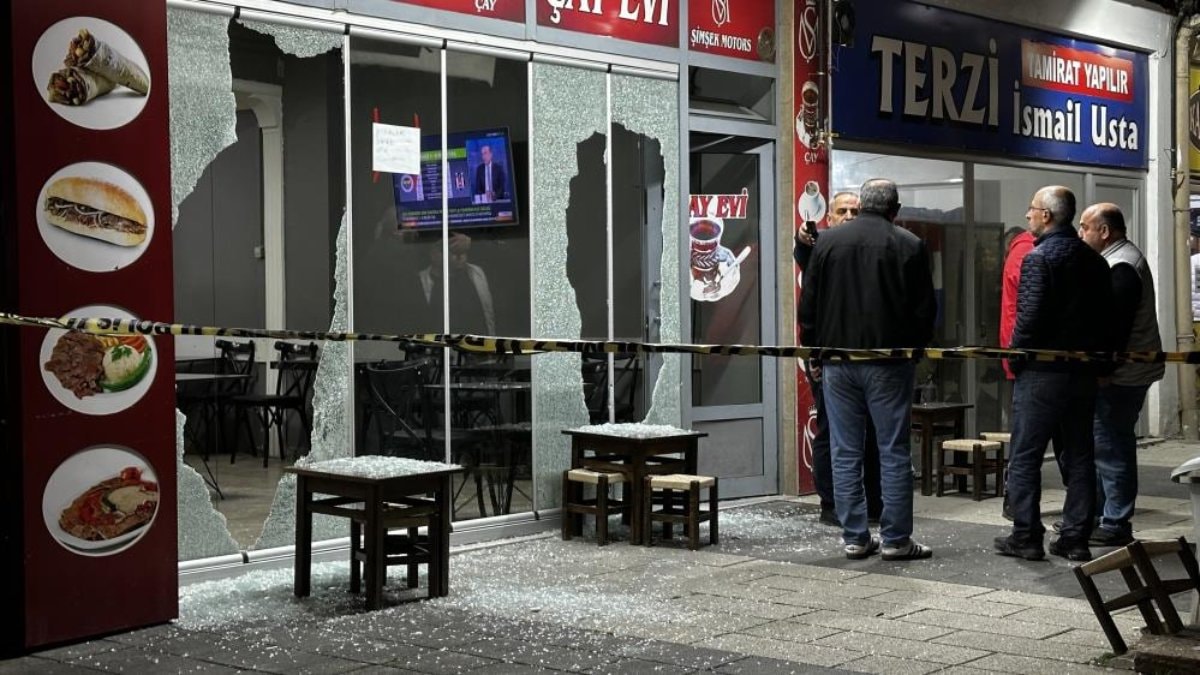 Sakarya’da çay ocağına kurşun yağmuru: 1 yaralı