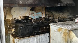 Sakarya’da iş yeri alevlere teslim oldu