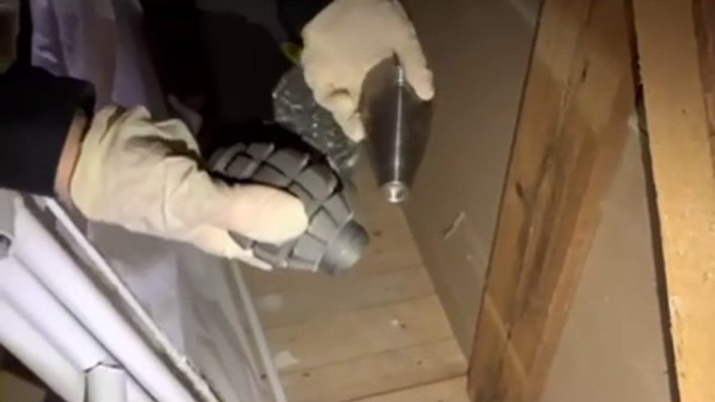 Sakarya’da uyuşturucu operasyonu: Evden el bombası ve havan mermisi çıktı