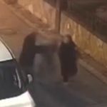 Samsun’da adres bahanesiyle yanaştığı kadının kolyesini çaldı: Polisten kaçamadı