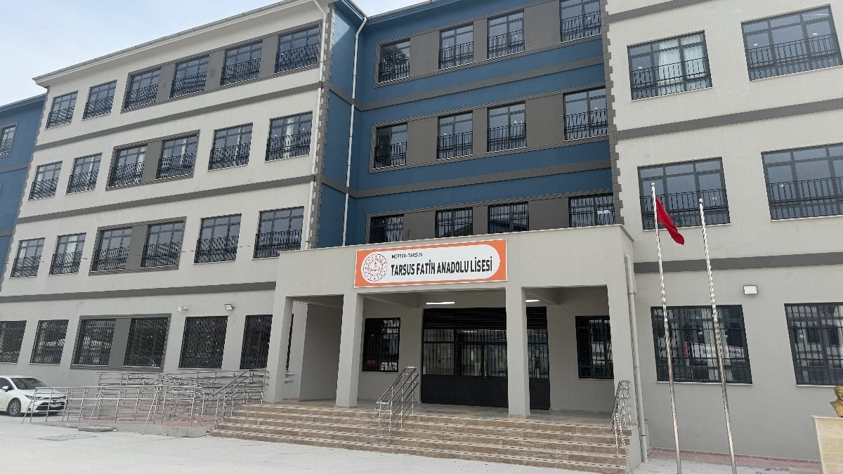 Şanlıurfa ve Kahramanmaraş’tan sonra Mersin: Öğrenci okulda silahla yakalandı