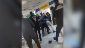 Şanlıurfa’da husumetli aileler hastanede kavga etti