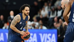 Shane Larkin, 145 gün sonra formasına kavuştu