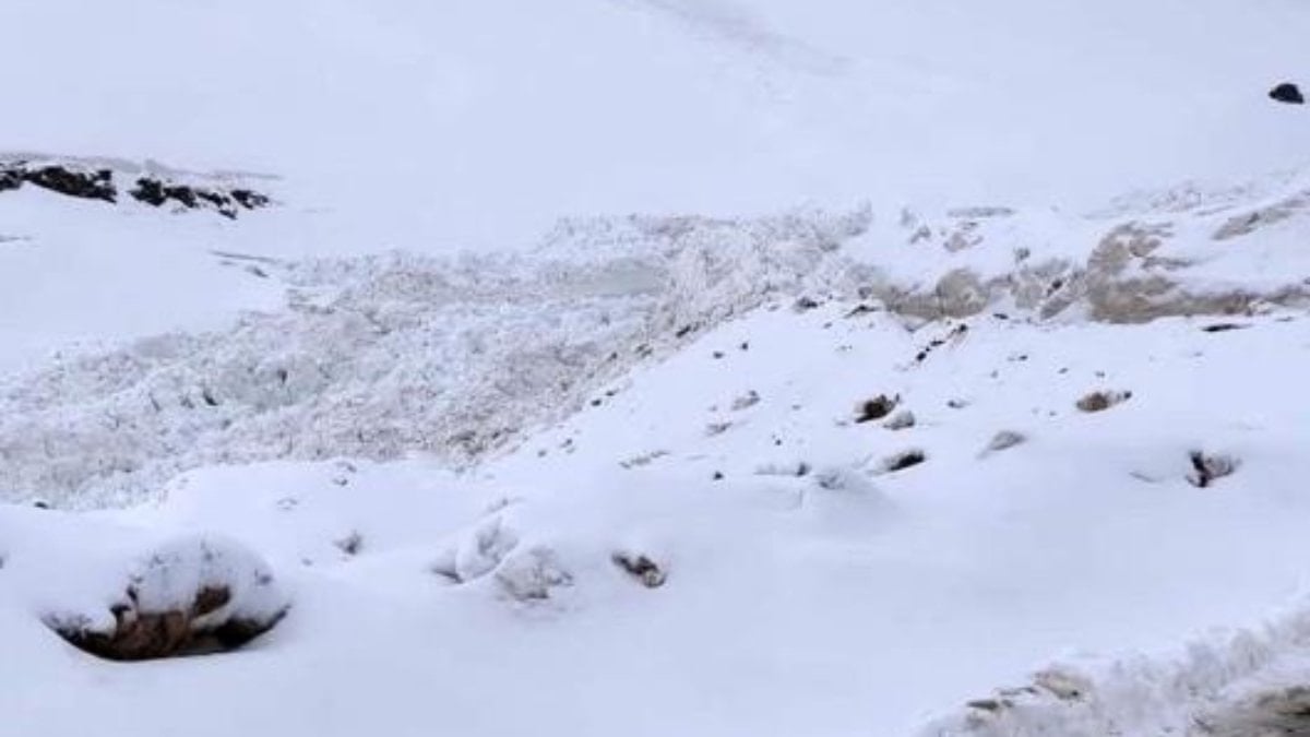 Şırnak’ta bahar yerine kış: 2 bin 200 rakımda çığ alarmı