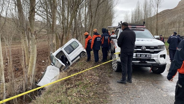 Sivas’ta feci kaza: Aynı aileden 3 kişi yaşamını yitirdi