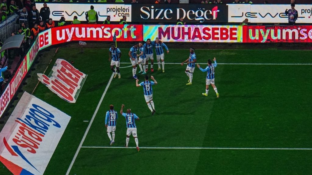 Trabzonspor, Galatasaray’ı yenerek şampiyonluk iddiasını güçlendirdi