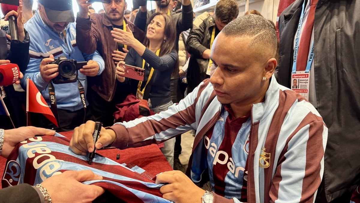 Trabzonspor’un eski oyuncusu Jaja, bordo-mavili taraftarlarla buluştu