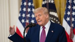 Trump: Ablukaya yaklaşan gemiler imha edilecek