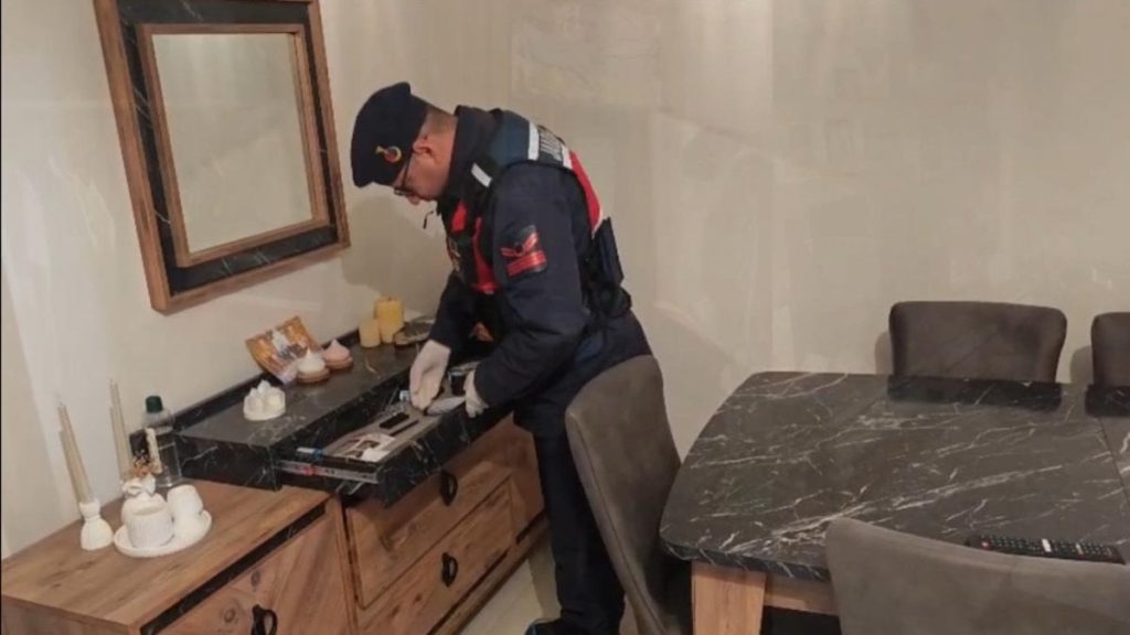 Tunceli’de kendilerini polis ve savcı olarak tanıtıp 2 milyonluk vurgun yaptılar