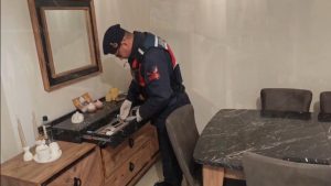 Tunceli’de kendilerini polis ve savcı olarak tanıtıp 2 milyonluk vurgun yaptılar