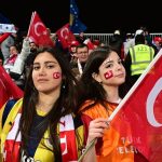 Türk taraftarlar millileri yalnız bırakmadı