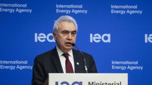UEA Başkanı Birol: Avrupa’nın 6 haftalık uçak yakıtı kalmış olabilir