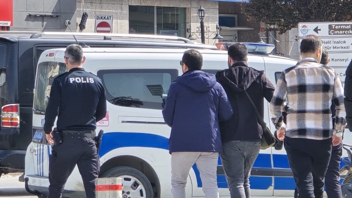 Yalova’da yolda yürüyen kadının fotoğrafını çekti: Meydan dayağı yedi