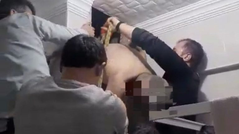 Yozgat’ta eşine ulaşmak için girdiği havalandırma boşluğunda sıkıştı
