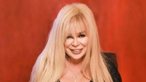 Zerrin Özer uzun süre sonra objektiflere yansıdı