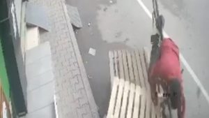 Adana’da motosiklet sürücüsü ölümden döndü