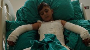 Adana’da trafoya takılan uçurtmasını almak isteyen çocuk akıma kapıldı