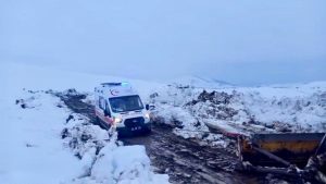 Ağrı’da nisan ayında kar yolu kapattı