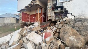 Ağrı’daki depremde köylerdeki bazı yapılar hasar gördü