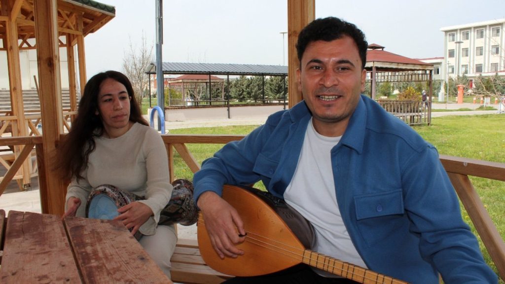 Aksaray’da yüzde 90 görme engelli kardeşlerin müzik sevgisi