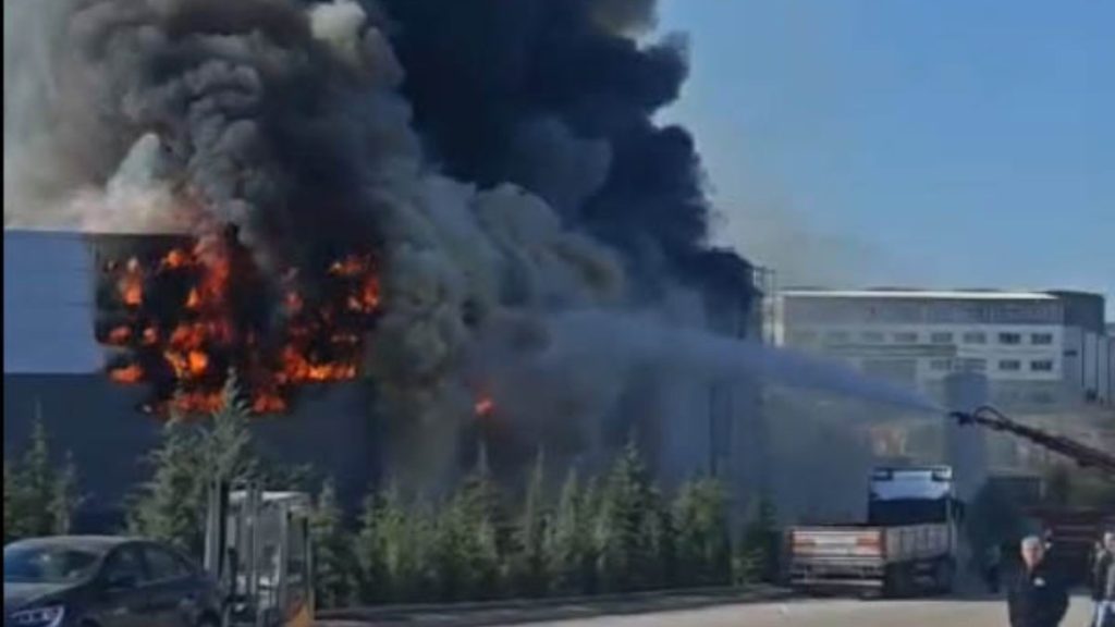 Ankara’da boya fabrikasında korkutan yangın