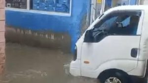 Balıkesir’de sağanak sonrası cadde ve sokaklar göle döndü
