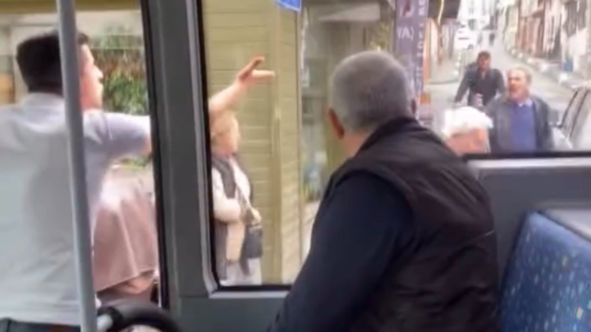 Bursa’da trafikte baltalı kavga: Otobüs şoförüne saldırdı