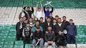Bursaspor taraftarından şampiyonluk maçı için 40 bin kartonluk koreografi