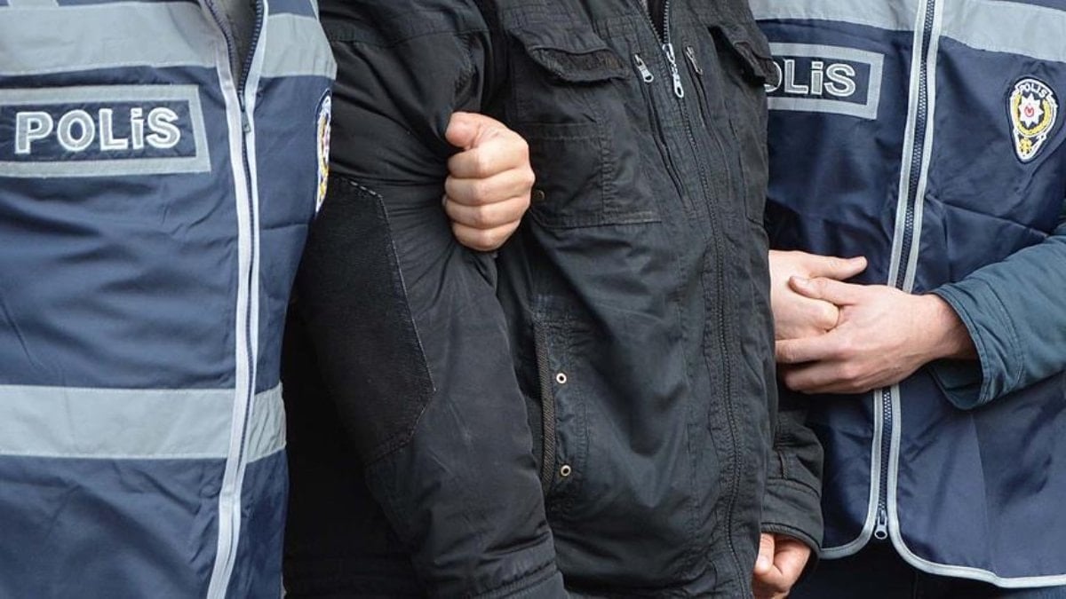 Çanakkale’de silahlı paylaşım yapan öğrenci yakalandı