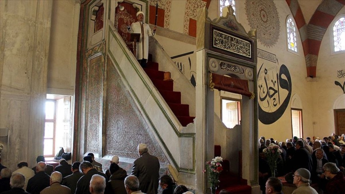 Cuma hutbesinde anne ve babalara ‘dijital bağımlılık’ uyarısı