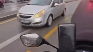 Denizli’de ters yönde ilerledi, trafiği birbirine kattı