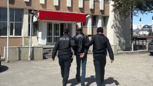Erzurum’da durdurulan aracın vites ile teyp arasındaki iç zulasından uyuşturucu çıktı