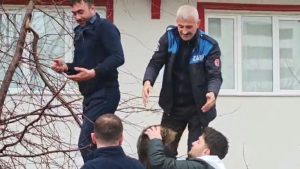 Erzurum’da kedi kurtama operasyonu