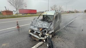 Eskişehir’de korkutan kaza: Araç alev aldı, sürücü son anda kurtarıldı