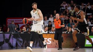 Fenerbahçe normal sezonun son maçında Asvel’i devirdi