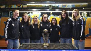 Fenerbahçeli kadın basketbolcular, taraftarlarla bir araya geldi