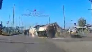 Gaziantep’te akaryakıt yüklü tır devrildi: O anlar kameraya yansıdı