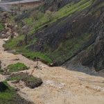 Hakkari’de dere taştı, Şemdinli-Derecik yolu kapandı