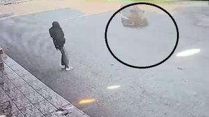 Hatay’da yolun karşısına geçerken ölümden döndü