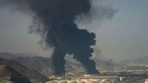 İran’dan BAE’deki petrol bölgesine saldırı