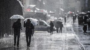 İstanbul’da sıcaklık düşüyor: Kuvvetli yağış bekleniyor