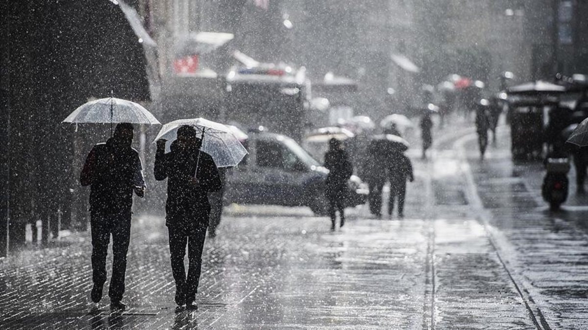 İstanbul’da sıcaklık düşüyor: Kuvvetli yağış bekleniyor
