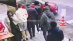 İstanbul’da yankesicilikle telefon çaldı: Tutuklandı