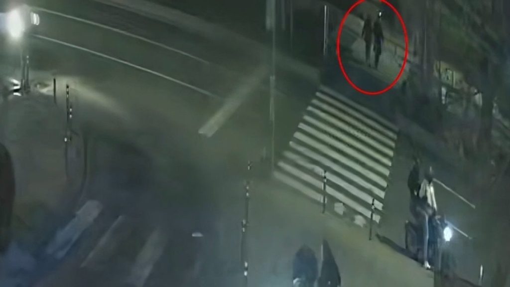 İstanbul’da yaya geçidinden geçmeye çalışan genç kıza otomobil çarptı: Kurtarılamadı