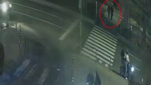 İstanbul’da yaya geçidinden geçmeye çalışan genç kıza otomobil çarptı: Kurtarılamadı