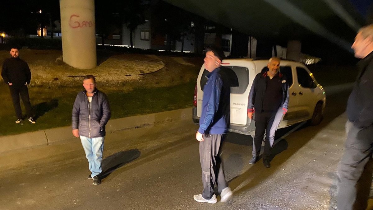 İstanbul’da yolda kalan araç trafiği kilitledi: Ortalık birbirine girdi