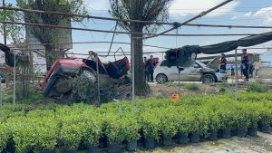 İzmir’de 3 otomobilin karıştığı kazada bir kişi hayatını kaybetti